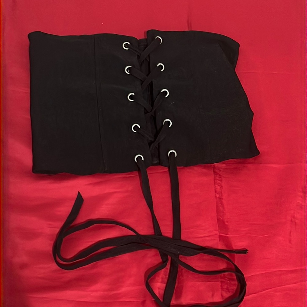 Black zip up corsage